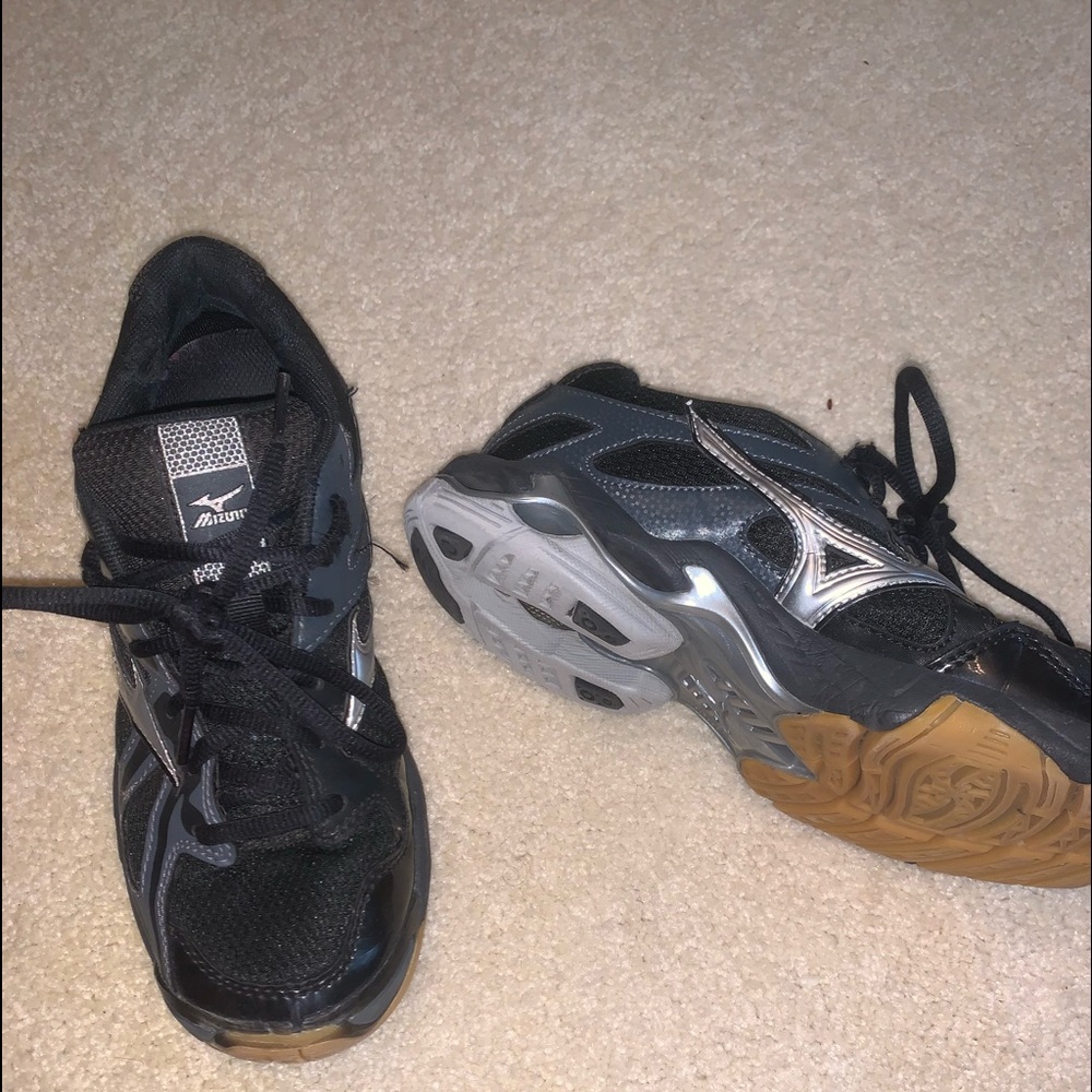Volleyball shoes